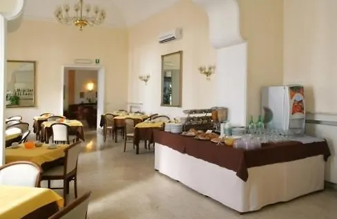 酒店 米迪特拉奈酒店