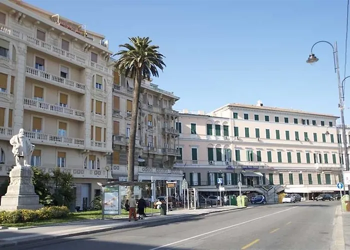 米迪特拉奈酒店 3*