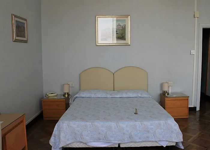 米迪特拉奈酒店