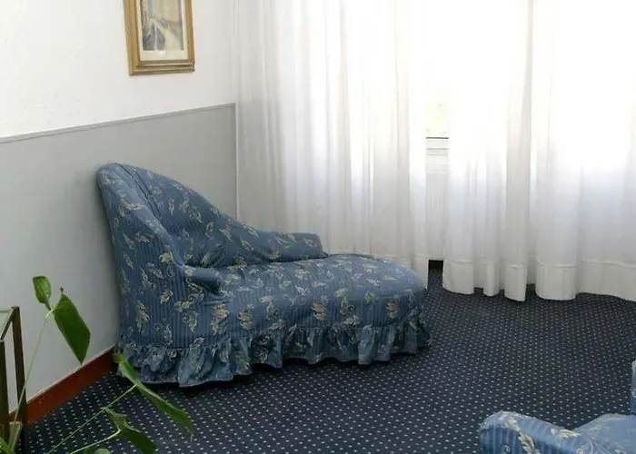 米迪特拉奈酒店