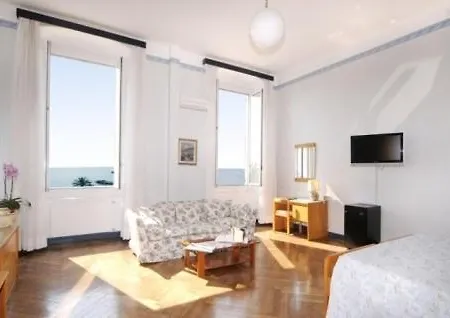 מלון Mediterranee