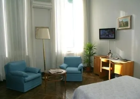 Mediterranee מלון 3*