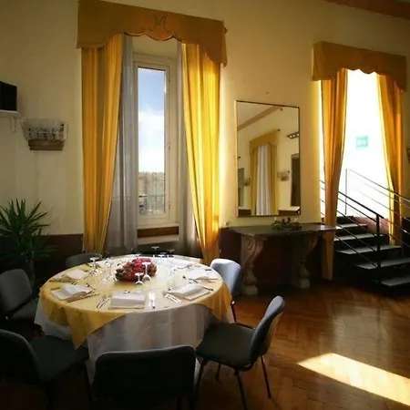 Mediterranee מלון 3*